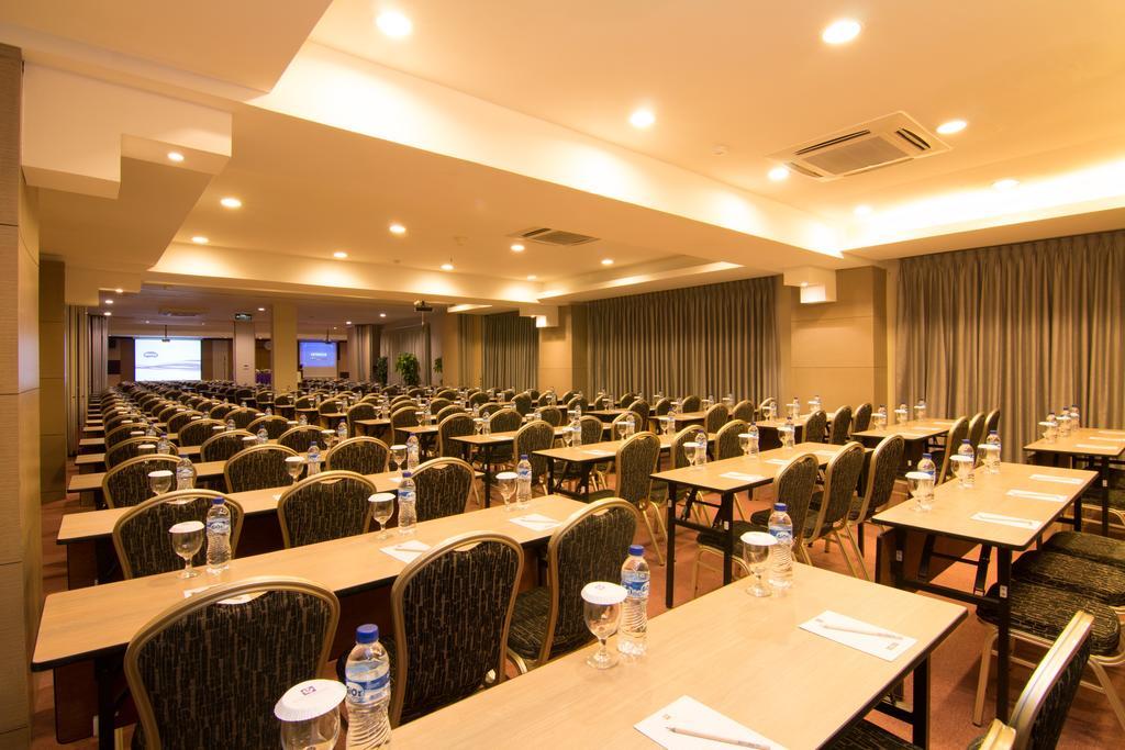 Kuta Central Park Hotel Екстериор снимка