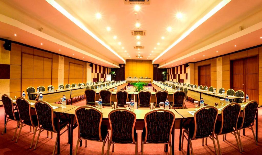 Kuta Central Park Hotel Екстериор снимка